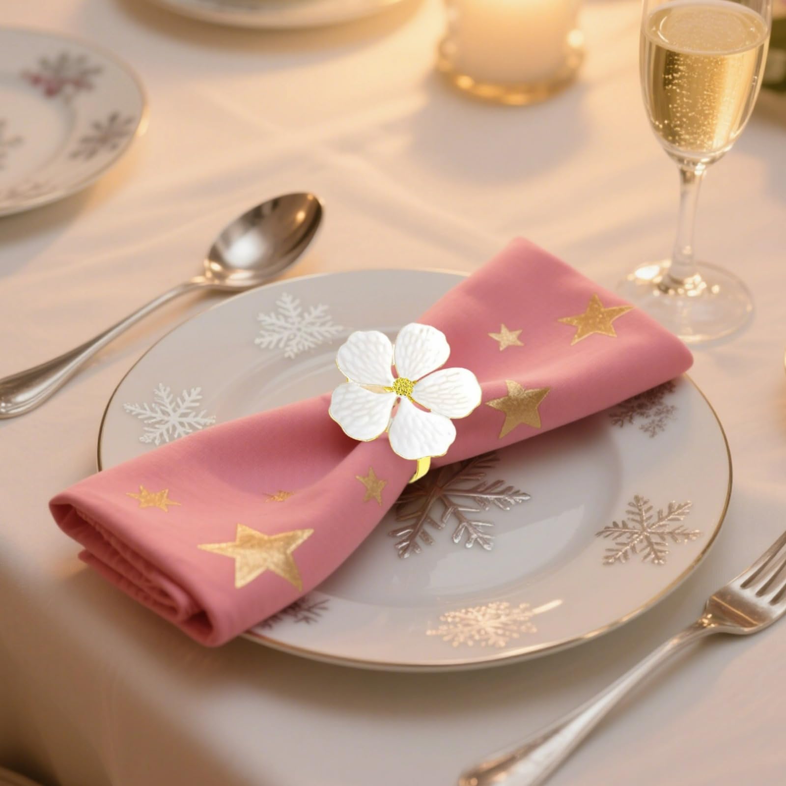 Lot de 6 Ronds de Serviette Mariage, métal Floral, Rose Blanche Accents dorés, décoration de Table élégante pour Mariages, Thanksgiving, Noël, événements spéciaux