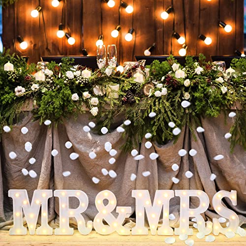 Panneaux LED Mr & Mrs et bougies sans flamme pour une table de mariage sécurisée