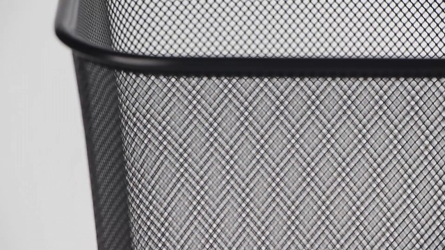 Image of 10-Pack Silver Square Metal Trash Cans, 6 Gallon Capacity, Mesh Design, Non-Slip Base, Smooth Edges, Suitable for Office, Home, School