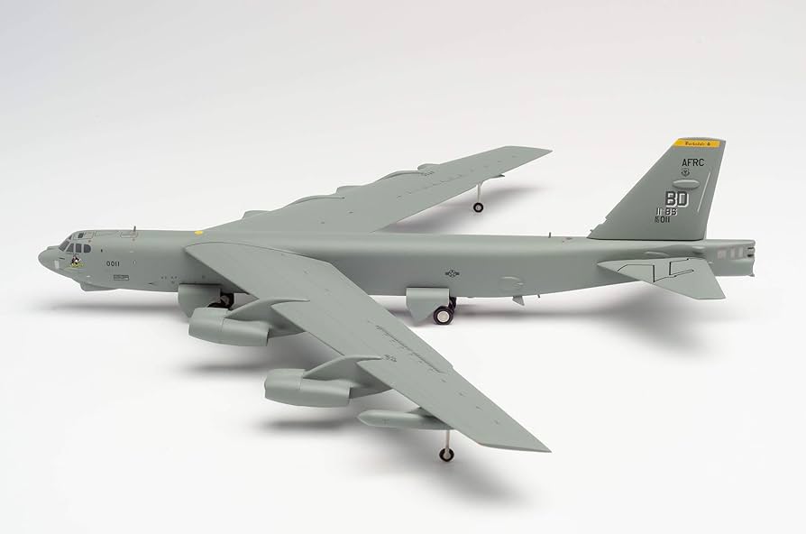 Amazon | ヘルパ 1/200 B-52H アメリカ空軍 第2爆撃航空団 第11
