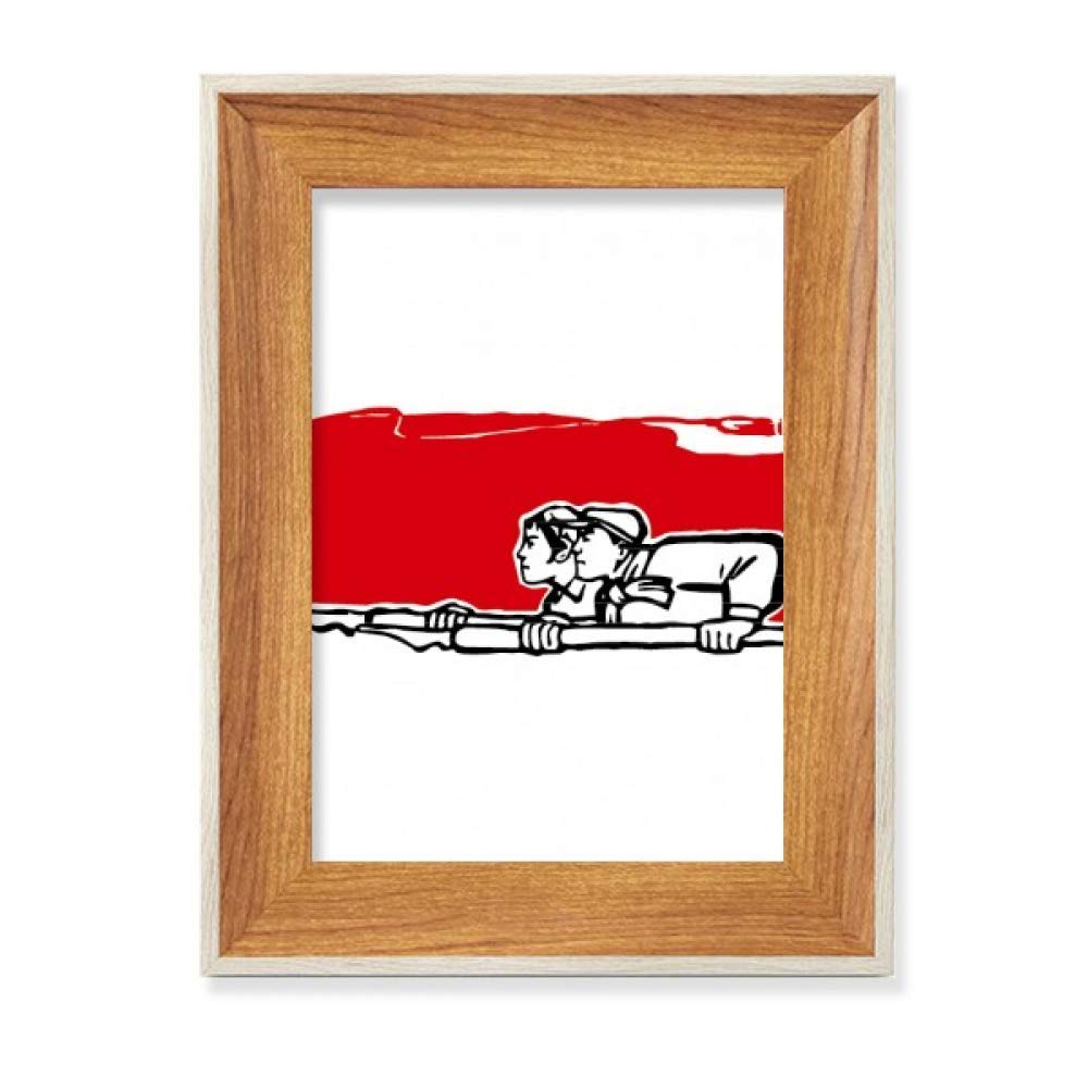 Cadre photo en bois de bureau pour rompre la monotonie avec une illustration plume rouge
