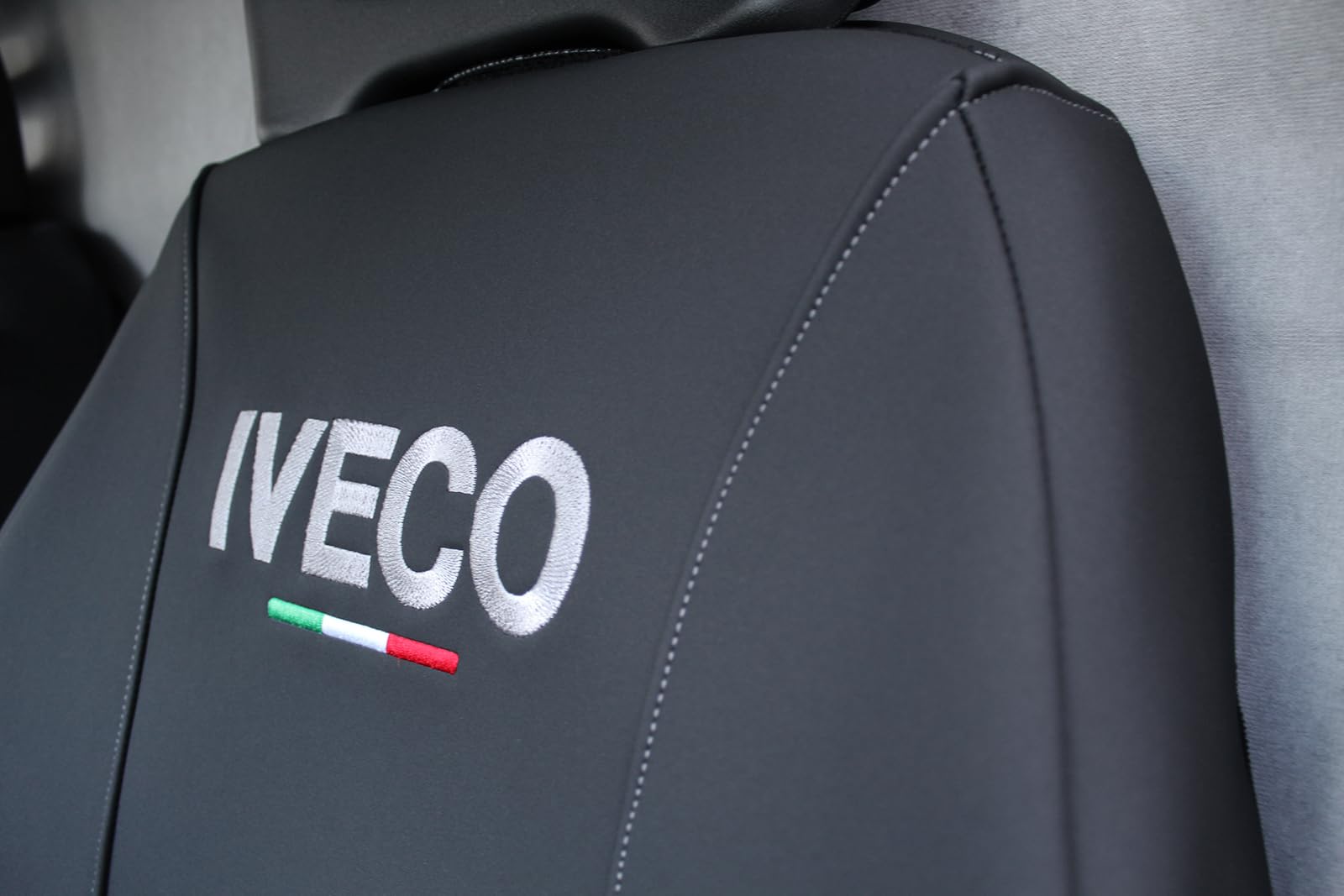Italfodere - Coprisedili in Finta Pelle Compatibili con Iveco Daily IV dal 2014> - 3 Posti - Accessori Auto Interni - Resistenti e Facili da Pulire - Comfort e Protezione Totale - Facili da Installare
