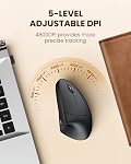 Souris ergonomique rechargeable sans fil POJTK, connexion Bluetooth + USB A + Type C (3 en 1), 5 niveaux jusqu'à 4800 DPI, 6 boutons silencieux, souris verticale carpal tunnel 2.4GHz, pour portable, bureau (Noir)