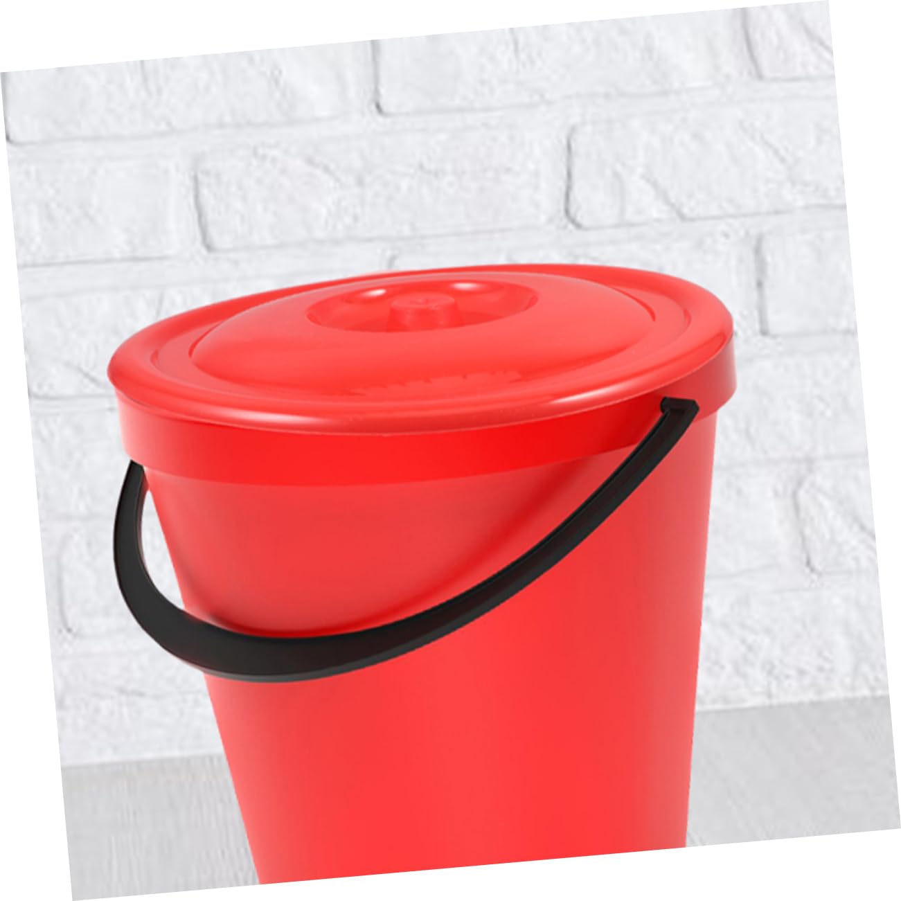 Cabilock Round Plastic Bucket Lid Replacement Trash Can Cover for Waste Containers Plastic Design Easy Installation Odor Containment Fits Various Containers