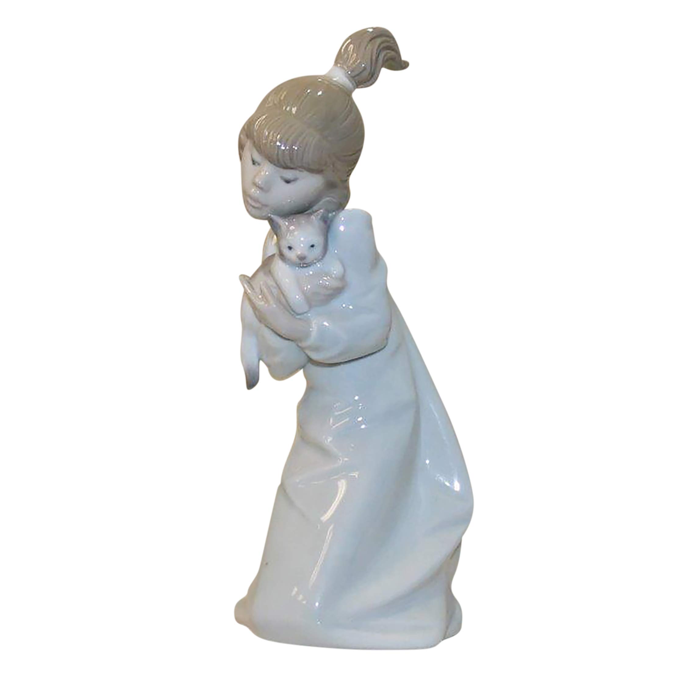 Amazon.com: Lladro Figurine 5712 Sleepy Kitten : Home & Kitchen