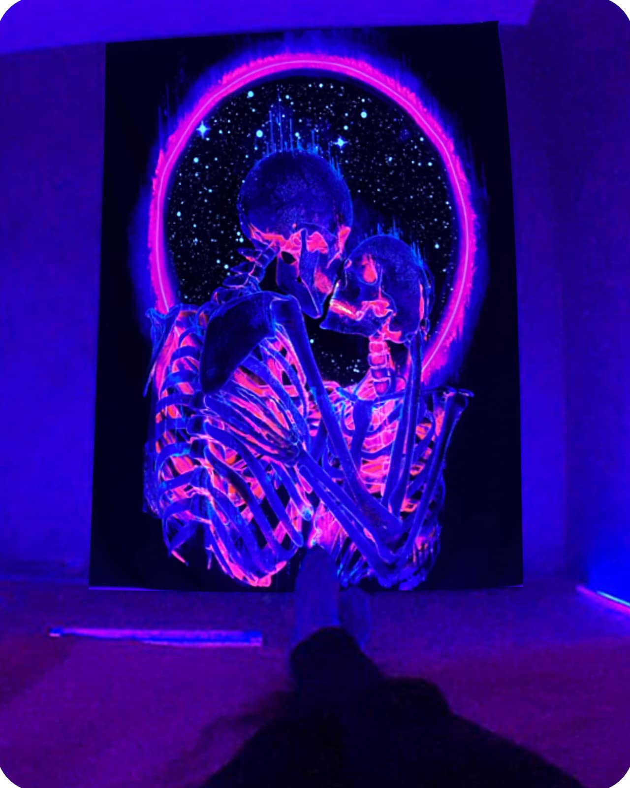Alishomtll Arazzo da parete con luce nera, UV, con scheletro reattivo e farfalla, per soggiorno, camera da letto, 210 x 150 cm