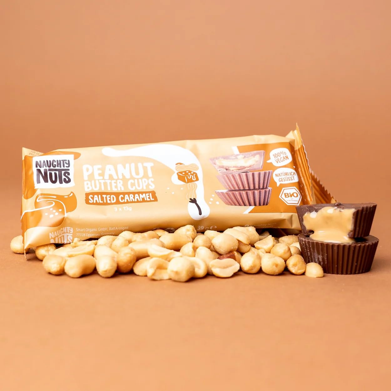 Naughty Nuts Bio Barritas de Mantequilla de Cacahuetes con Caramelo Salado – Veganas, sin Aceite de Palma y con un 44% Menos de Azúcares Refinados – 12 x 39 g