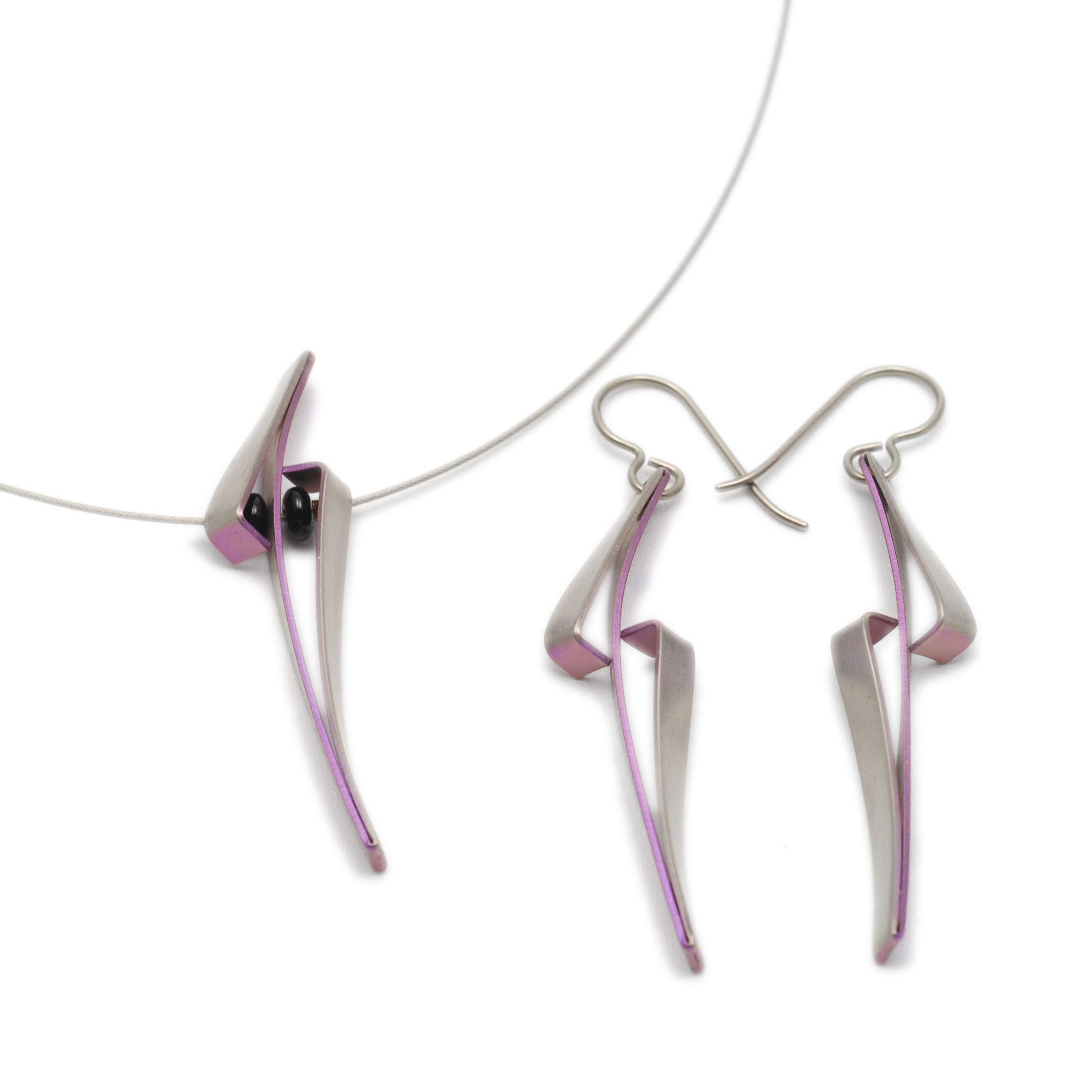 Titan Schmuck-Set. Absolut kein Risiko auf Allergien Handgefertigte Schmuckstücke. Lieferbar in verschiedenen Farben