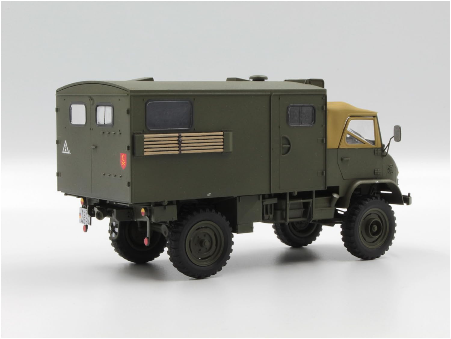 ICM ICM35136 1:35-Unimog S 404 w/Box Body, Bundeswehr LKW Maßstab Modellbausatz