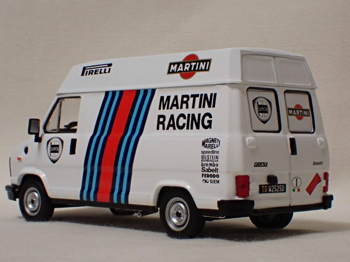 Amazon.co.jp: レア 1/43 ランチア マルティーニ レーシング チーム