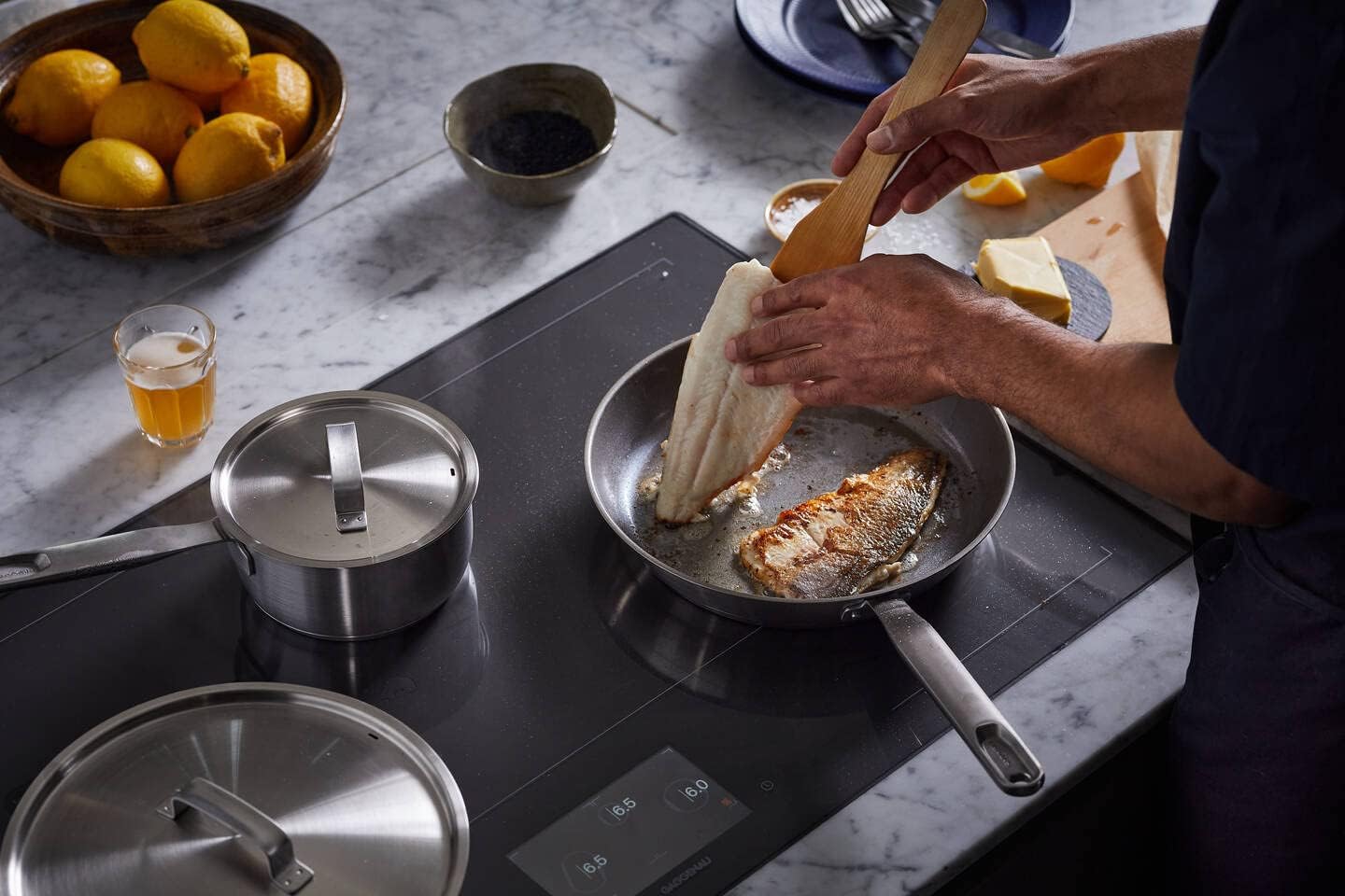 Fiskars Frying Pan, Diameter 28 cm, Non-Stick Frying Pan, Suitable for All Cookers, Recycled Stainless Steel, Silver, 1064745