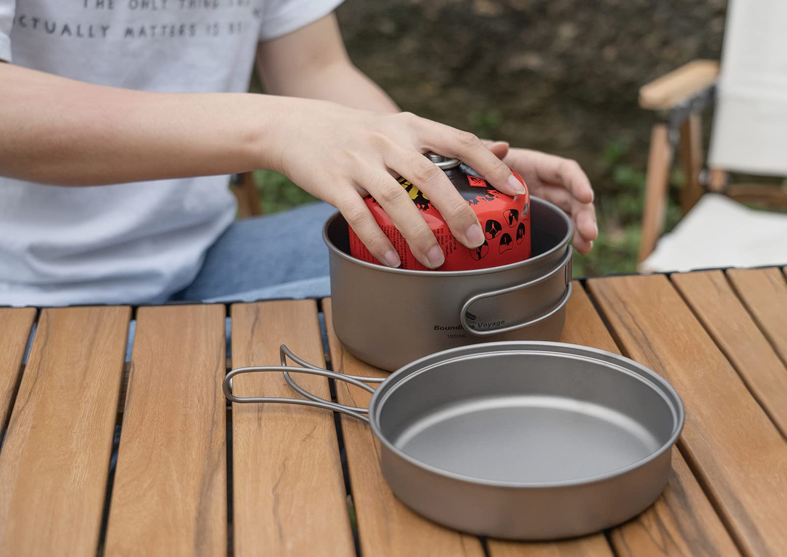 Boundless Voyage Ensemble de casseroles en titane avec poignée pliable pour camping, randonnée, pique-nique