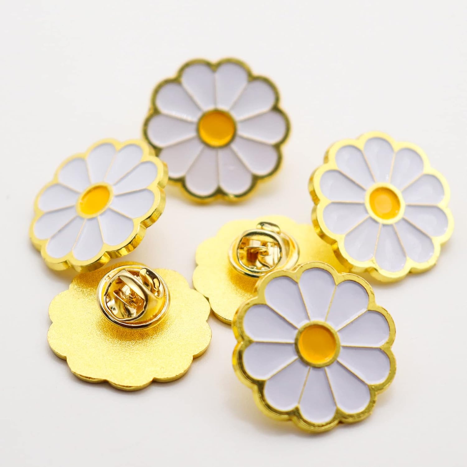 6/12/50/100Pcs White Daisy Flower Enamel Lapel Pin 1“ -For Men Women Clothes Bags Hats