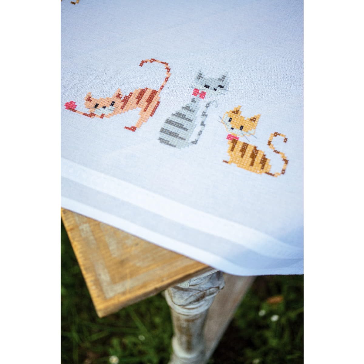 Vervaco Tablecloth Set, White, Approx. 80 x 80 cm