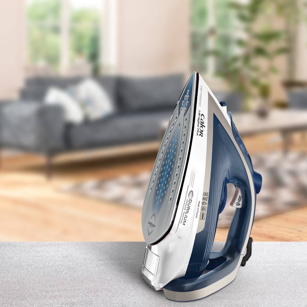 Calor Ultragliss Plus fer à repasser 2800 W débit de vapeur 50 g/min fonction pressing 260 g/min trous semelle 100% actifs semelle anti-rayures fer vapeur défroissage vertical FV6812C0