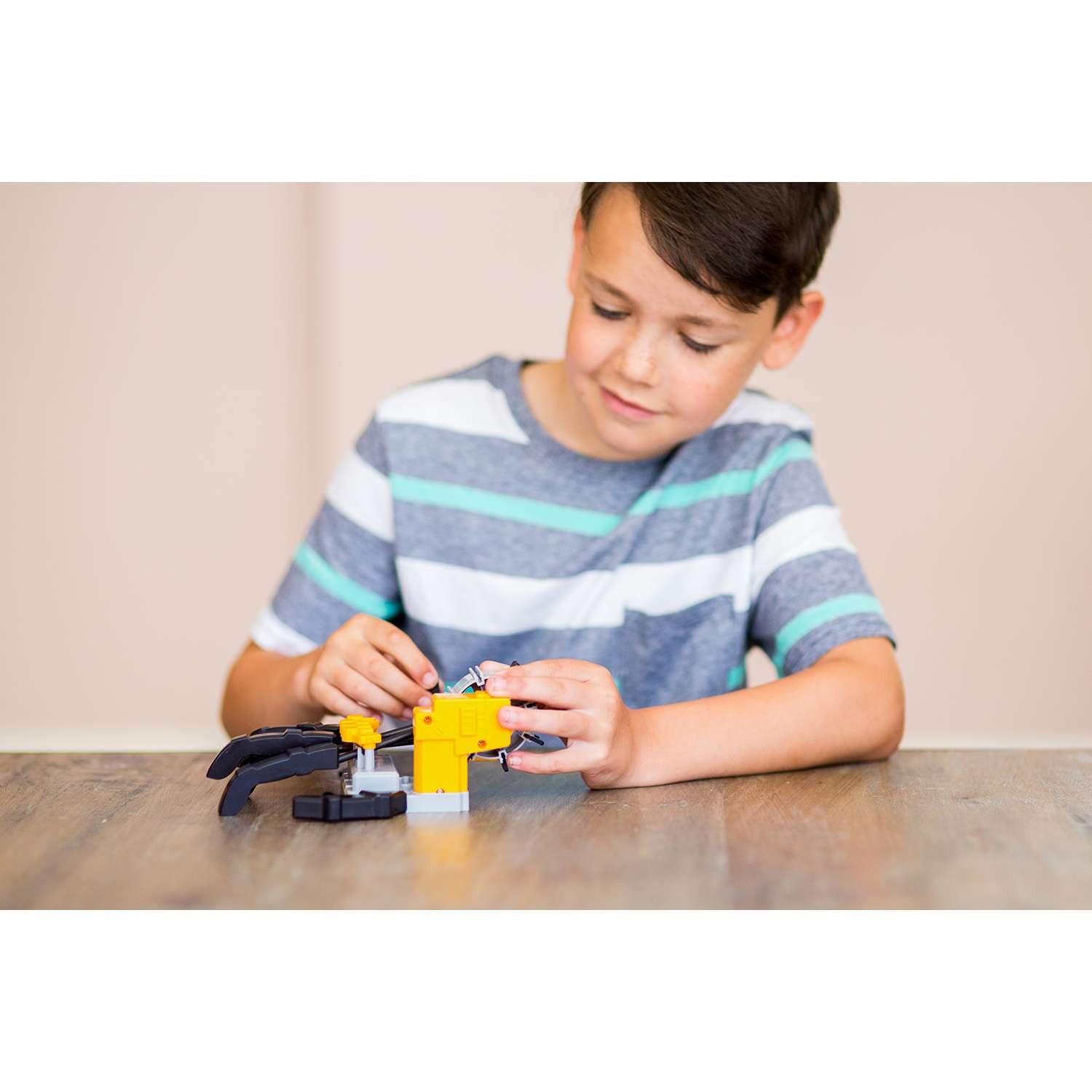 4M 403407 Kids Motorised Robot Hand Building Set