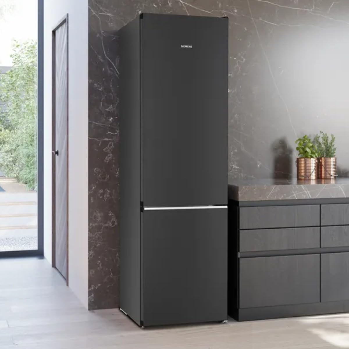 SIEMENS KG39N4X1F, iQ500, wolnostojąca lodówko-zamrażarka, zakres zamrażarki na dole, 363 l, Total noFrost, hyperFresh, bardzo cicha, oświetlenie LED, 203 x 60 cm, stal szczotkowana, ochrona przed