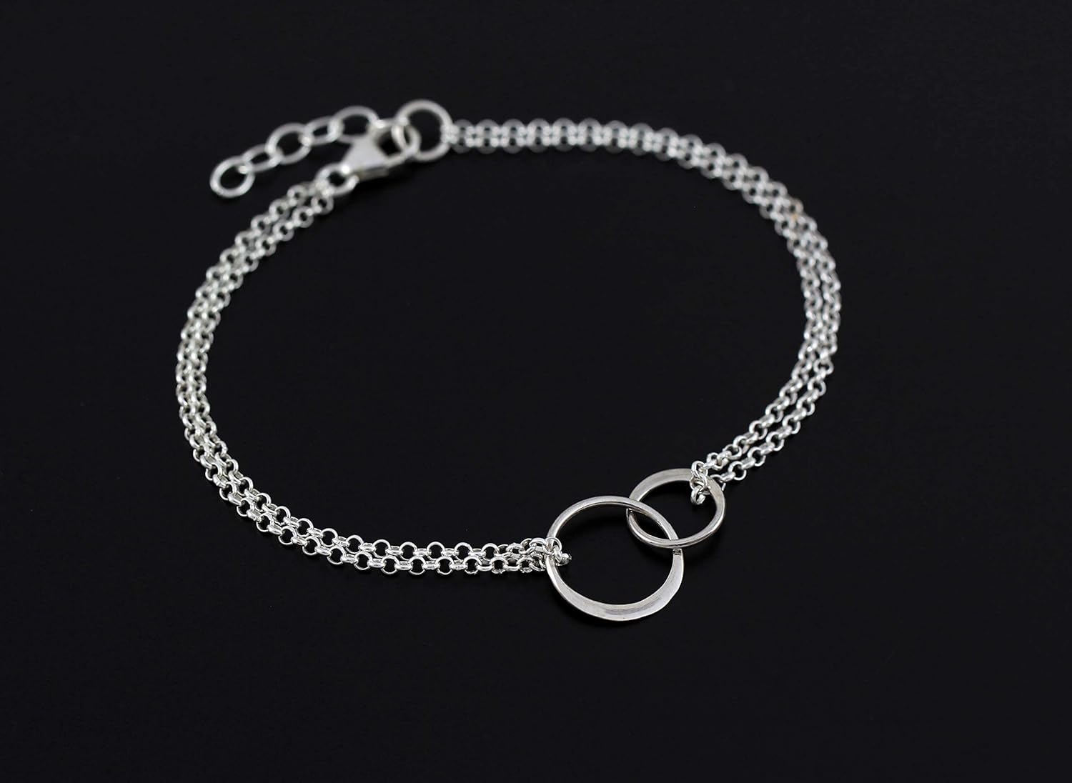 A Charmed Impression Sterling Silver Interlocking Eternity Circles Bracelet - Grandma Granddaughter Gift