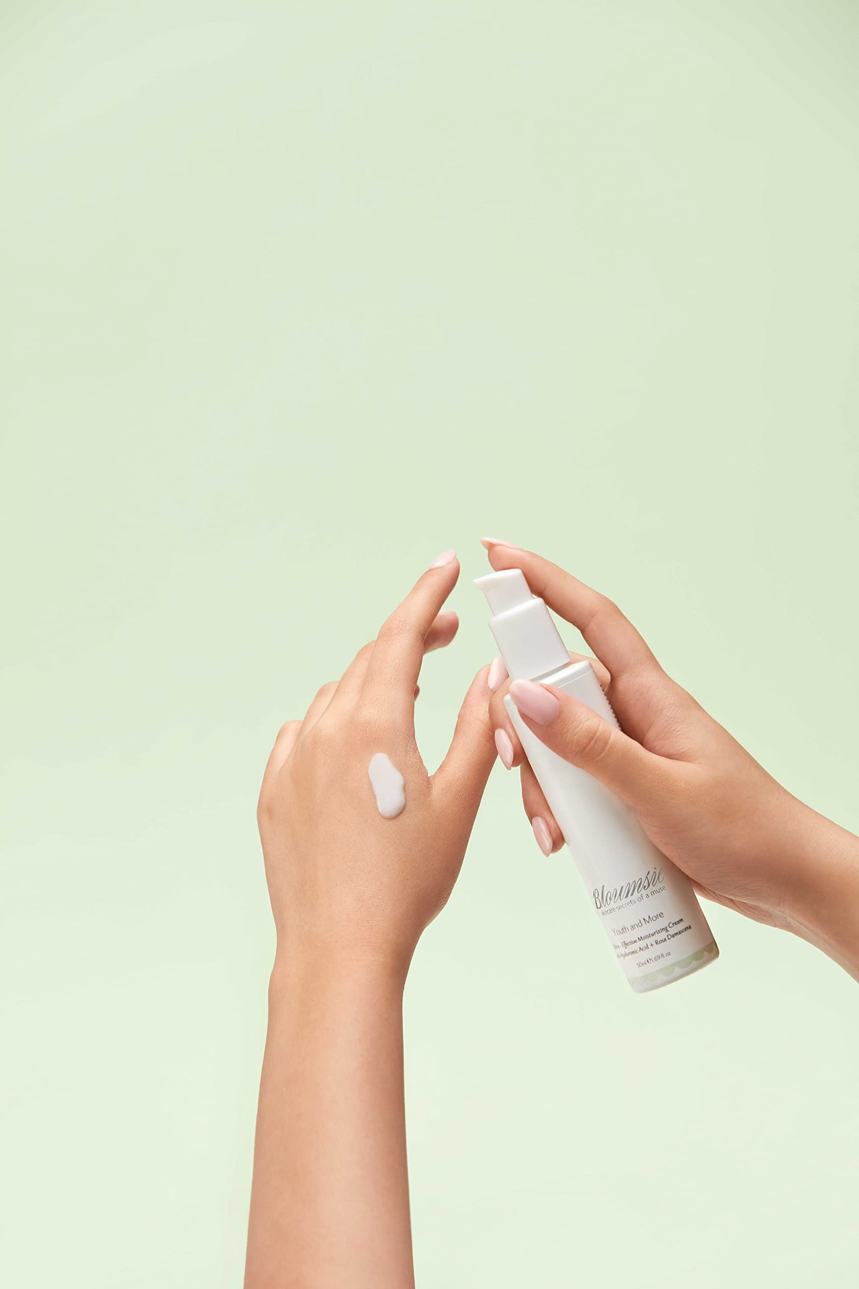 BLOUMSIE Youth And More Yaşlanma Karşıtı Ultra Nemlendirici Isparta Gülü ve Hyaluronic Acid İçeren Yüz Kremi 50 ml