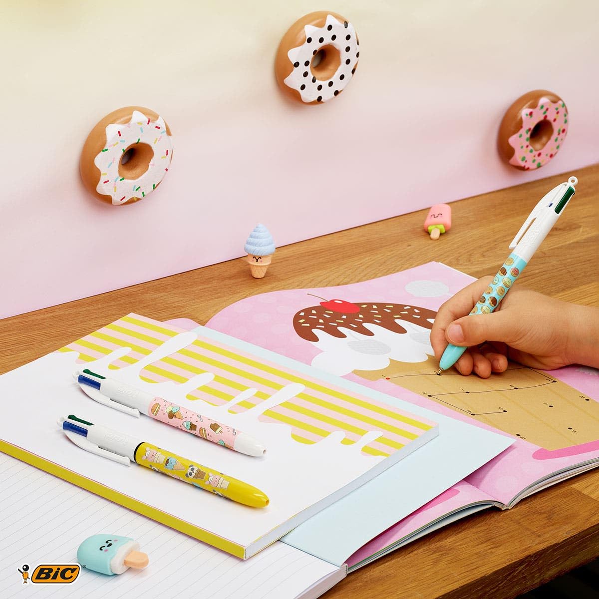 Długopisy marki BIC model BIC PENNA 4 COLORI CUTTIE FOOD SET 3 PZ 503771