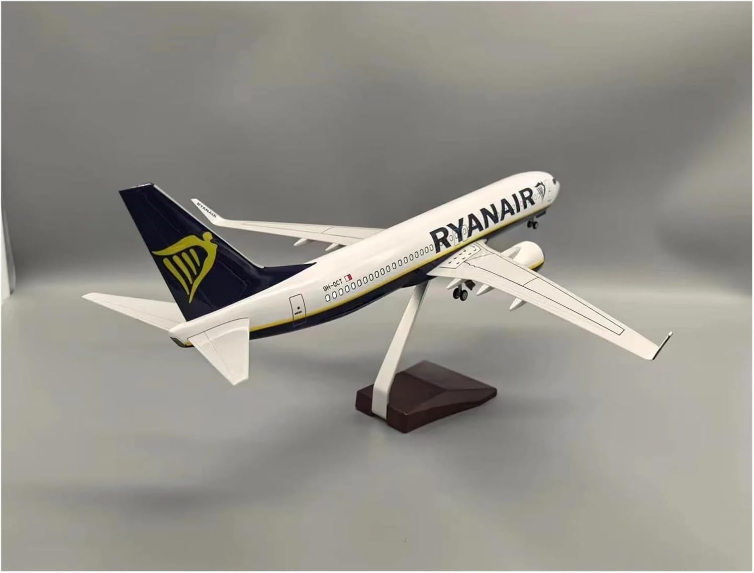 47cm for Ireland B737-800 DieCast Resin Airplane Model with LED Lights Collection Display Toys Hobby Playgame Kit