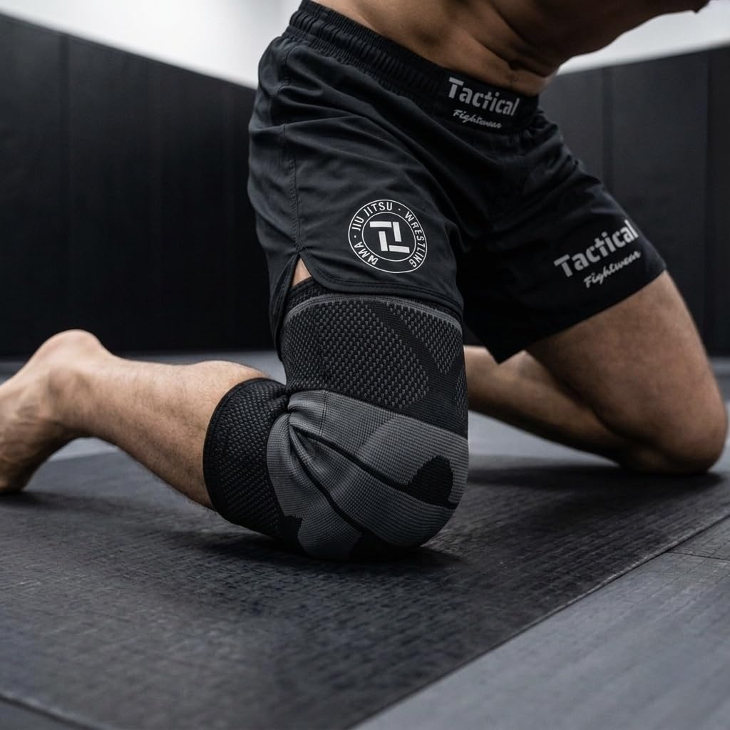 Tactical Fightwear Kniebandage mit Seitenstabilisatoren – Kniestütze mit Gel Padding, Kompression & Anti-Slip – Für Fitness, Laufen, MMA, BJJ und Kickboxen – Unisex – Größe L
