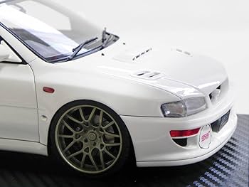 スバル インプレッサ 22B ホワイト 1/18 1/18 AUTOart Subaru Impreza 22B Upgraded STi Version (White