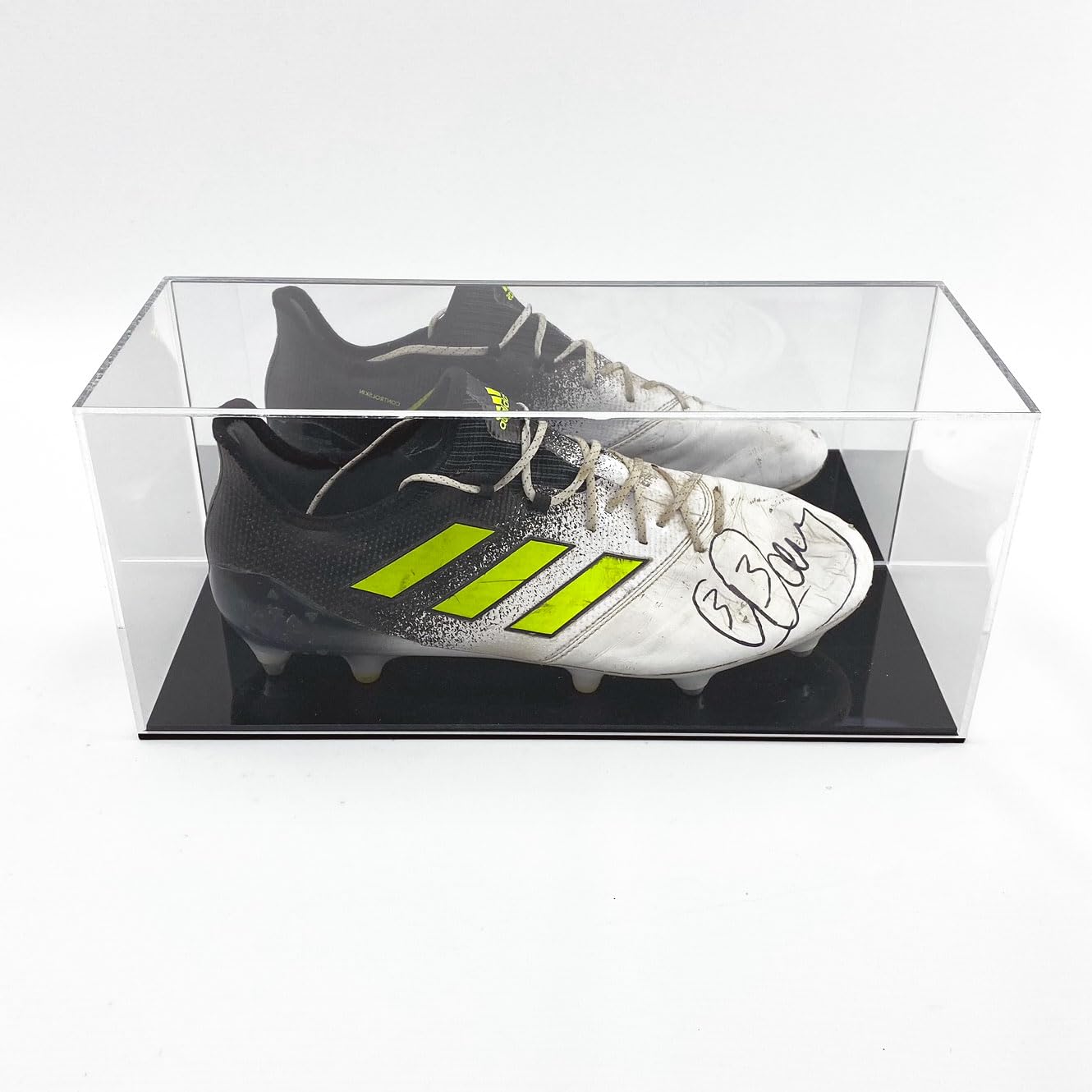 Puffin Plastics Black Or White Football Boot Display Case - Single - With Mirror Back