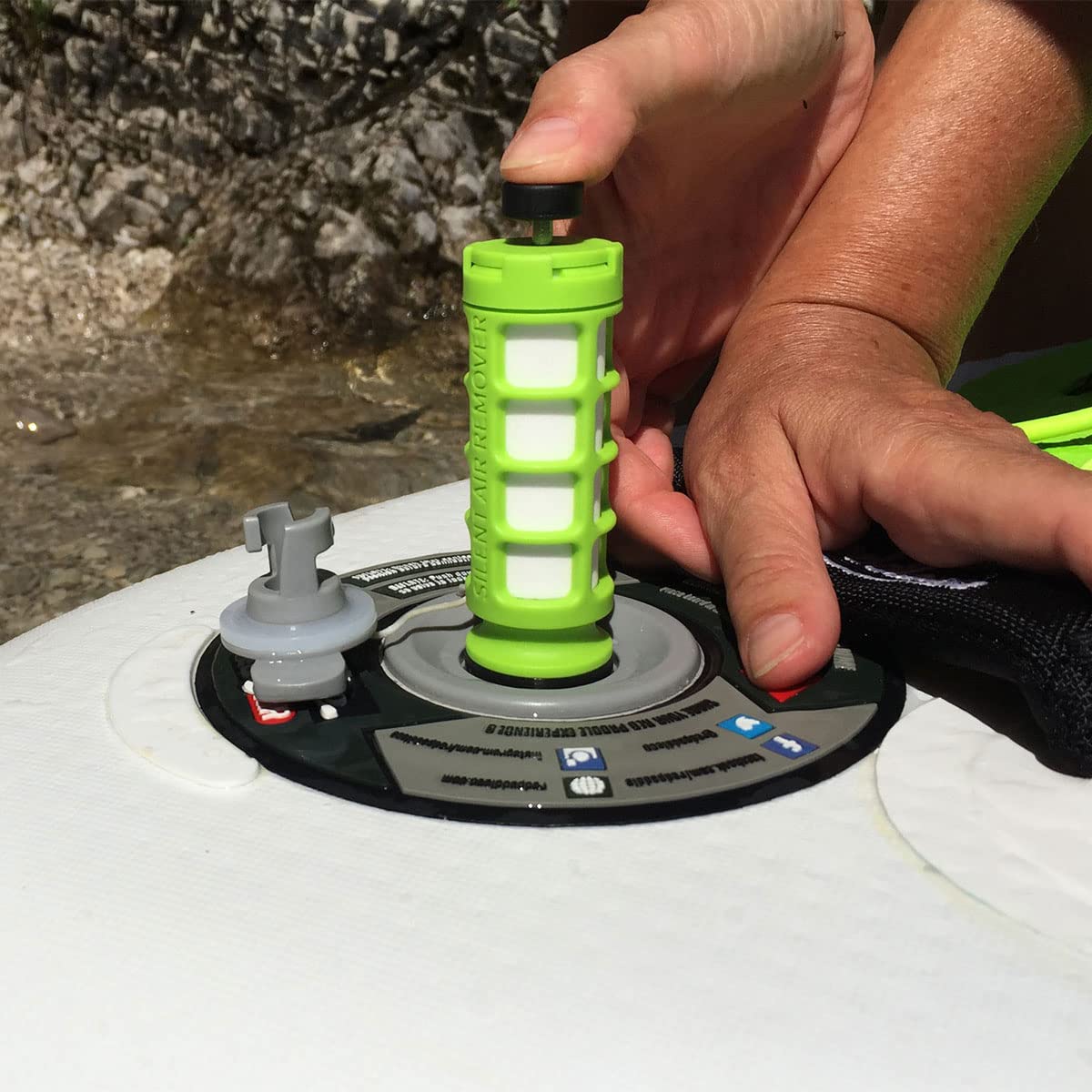 zum leisen Ablassen der Luft aus aufblasbaren Stand-Up-Paddle Boards, Hartluft-Kajaks und Schlauchbooten mit Hartluft-Boden mit HR-Ventil