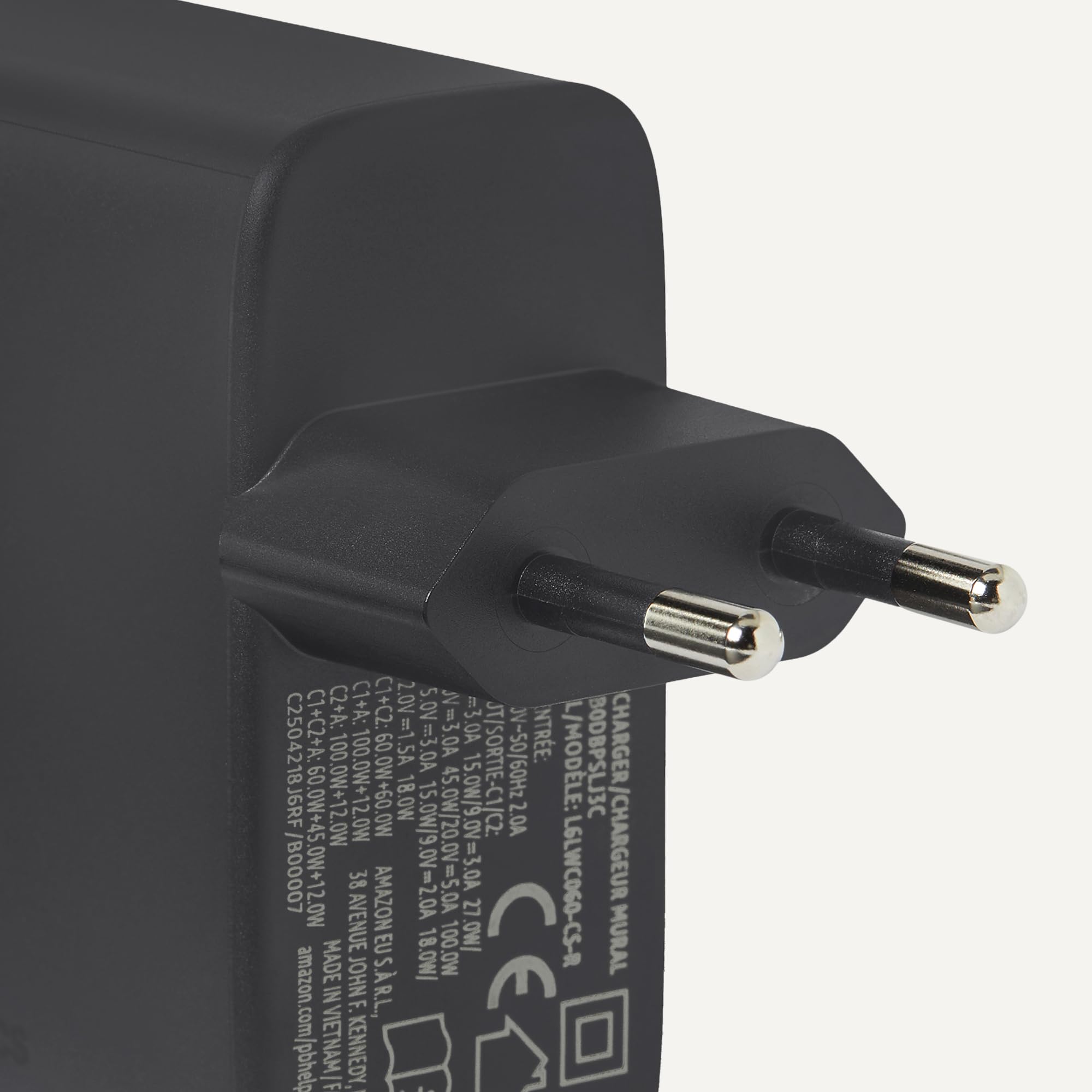 Amazon Basics Caricabatterie da Parete Nano GaN USB-C con Ricarica Rapida, 120W a 3 Porte per Laptop, Tablet e Smartphone, Nero