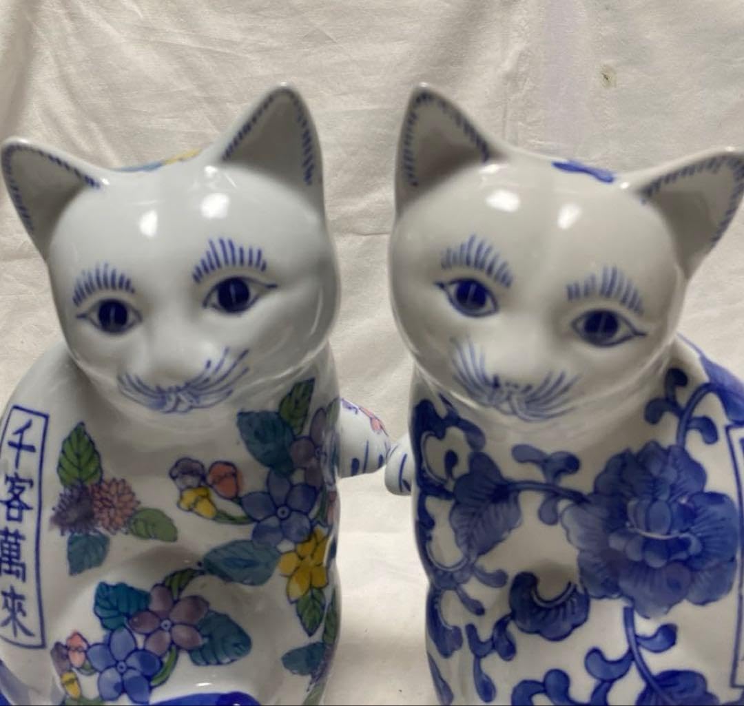 く*0様 招き猫 置物 陶器製 2体セット　伊万里焼 Amazon.co.jp: 伊万里焼 陶磁器製 招き猫置物 2体伝統的な染め付け柄花
