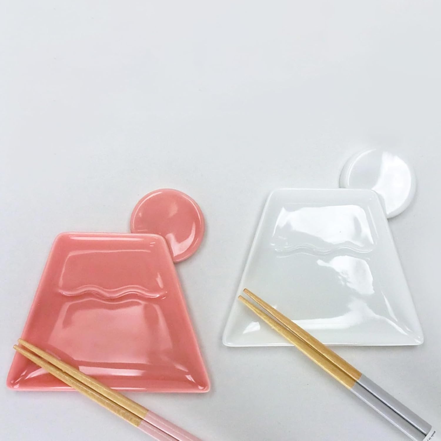 ODA04-4054C Mino Ware Plate, Small Plate, Approx. 3.5 x 4.3 inches (9 x 11 cm), Chopsticks Rest & Chopsticks 9.1 inches (23 cm), Red and White, Pair Set, Microwave, Dishwasher Safe, Fuji, Celebration