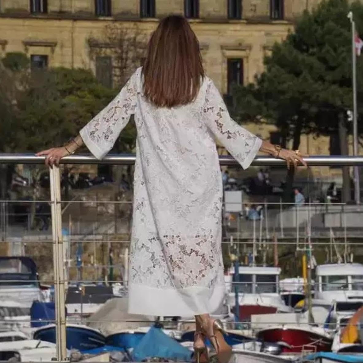 Abito da donna elegante in pizzo bianco con scollo a V maxi abito a due pezzi casual sciolto boho scava fuori all'uncinetto con abito sottoveste in raso