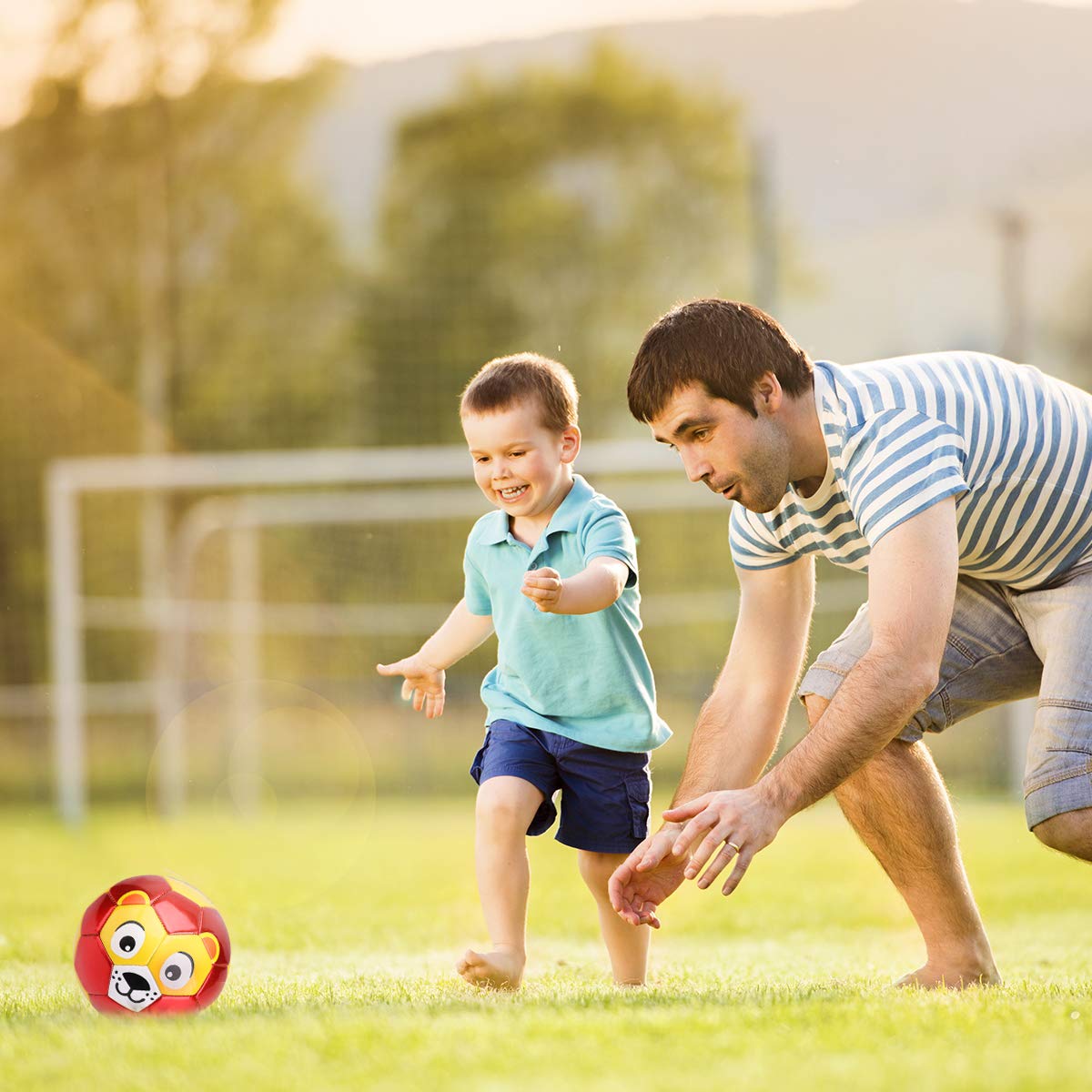 U&C Planet Pallone da calcio taglia 2 per bambini e bambini piccoli con pompa e rete – palla da giardino, regalo per ragazzi e ragazze (Leone)