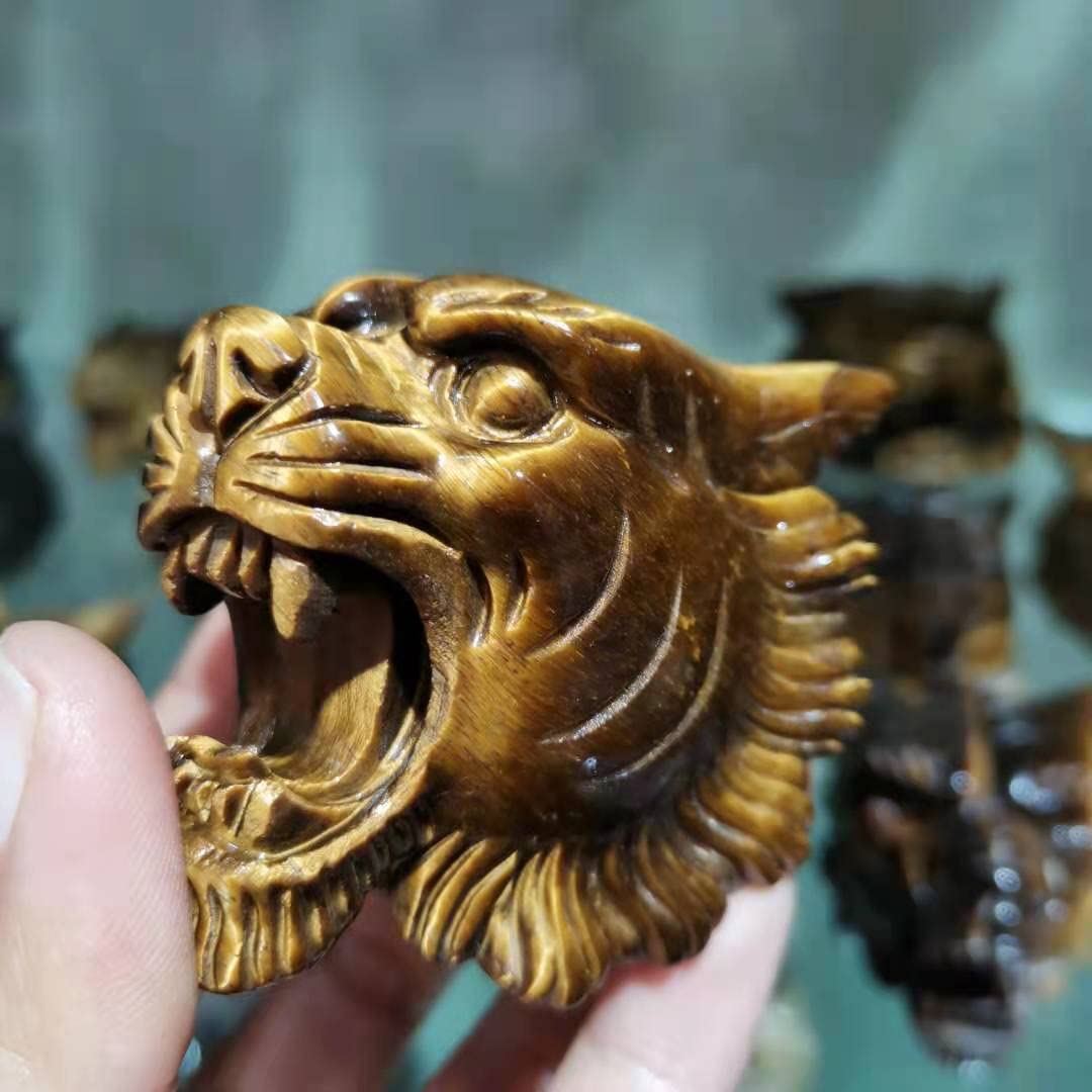 Amazon.co.jp: 天然石彫刻虎の頭像黄色の虎の目の石の動物の机の