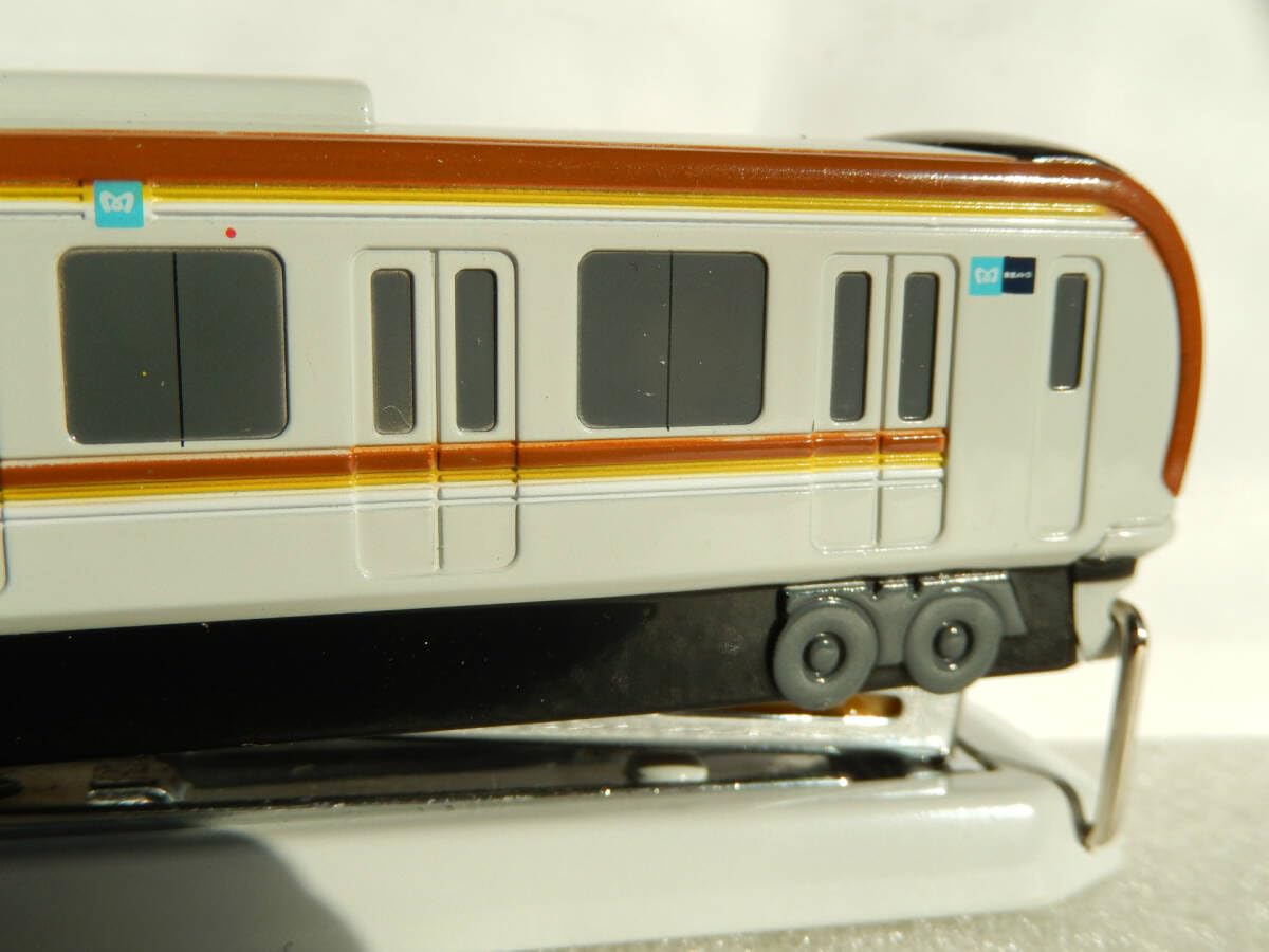 副都心線開業記念 東京メトロ 10000系  ホチキス Amazon.co.jp: 副都心線開業記念 東京メトロ 10000系 ホチキス