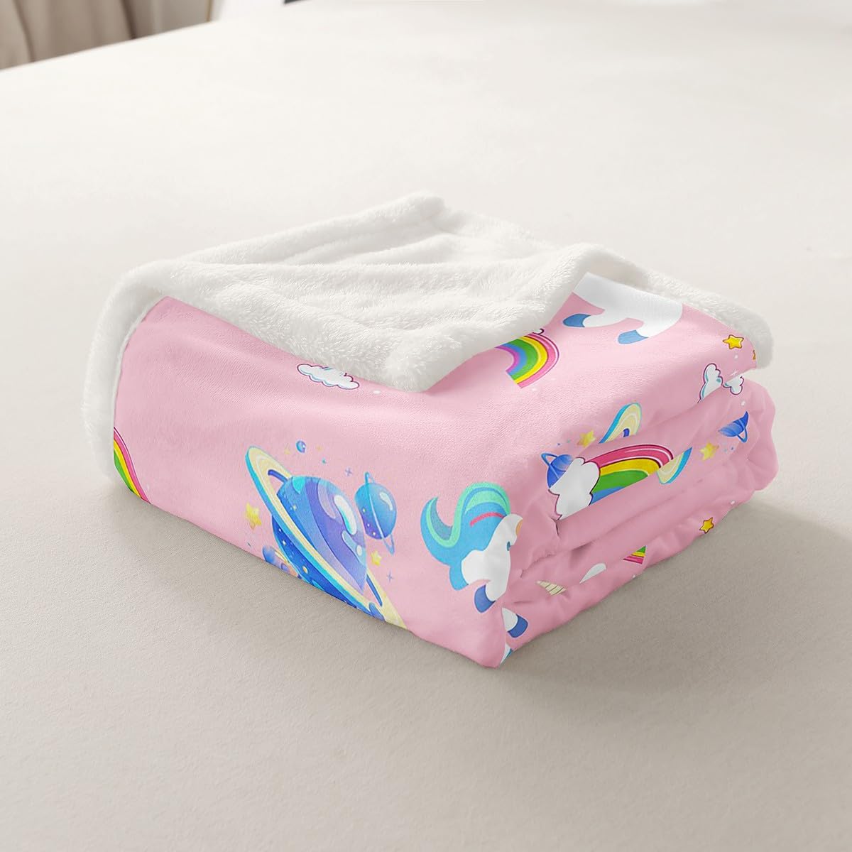 Homewish Nette Einhorn Decke 150x200cm Regenbogen Wurf Decke für Kinder Jungen Mädchen Cartoon Universum Pferd Tiere Fleece Decke Rosa Kawaii Wolken Sterne Schlafzimmer Dekor Sherpa Decke