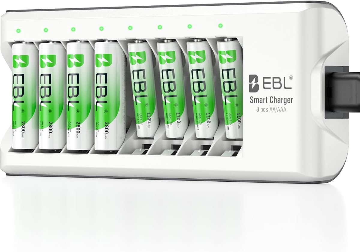 Cargador inteligente de 8 bahías + 4 pilas recargables AA 2800 mAh y 4 AAA 1100 mAh | Carga individual inteligente. Baterías precargadas listas para usar. 1200 ciclos de larga duración. Ideal para juguetes, cámaras, linternas.