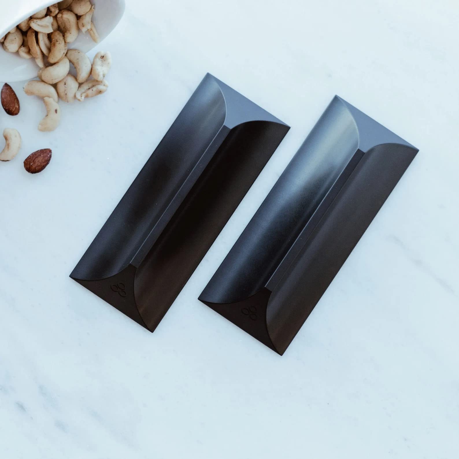 El estante de vino de metal compacto que es el regalo perfecto para los amantes del vino (negro azabache) 4