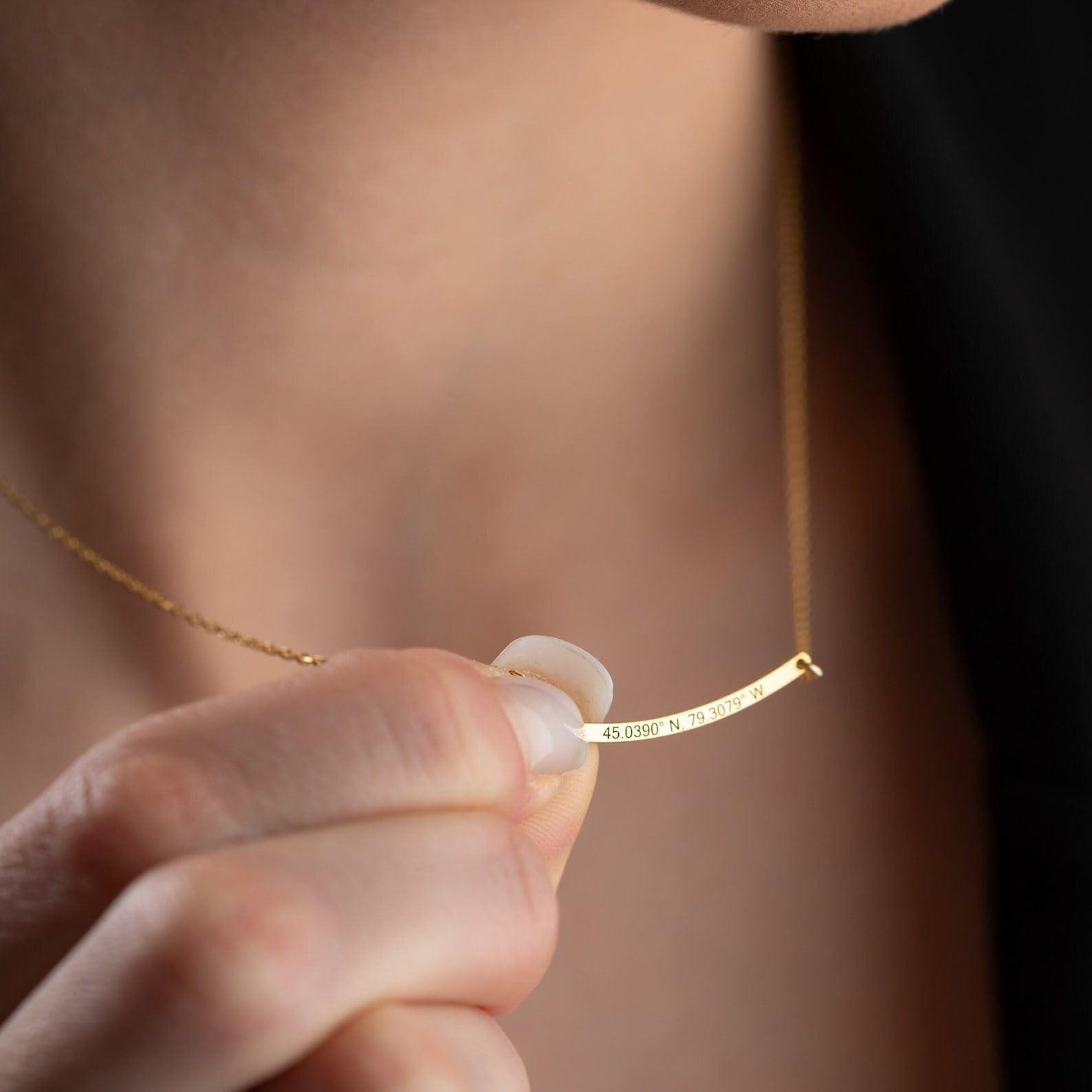 Curvado oro barra collar personalizado nombre coordenadas fecha para mamá Día de la Madre Navidad aniversario cumpleaños