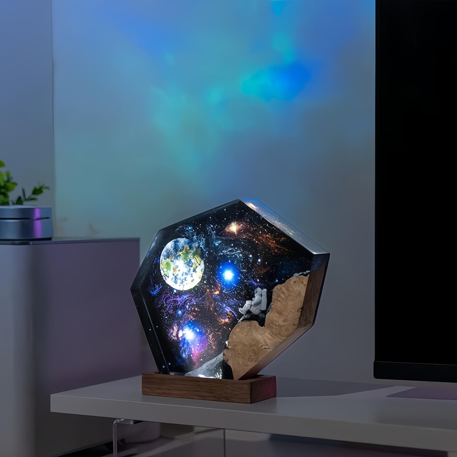 Drawelry 3D Weltraum Harz Nachtlicht Ornamente mit Holz Sockel LED Nacht Lampe Dekoration Astronaut Rakete Epoxidlampe Tischlampe Heim Büro Deko Geburtstag Geschenk für Familie, Freunde (C2)