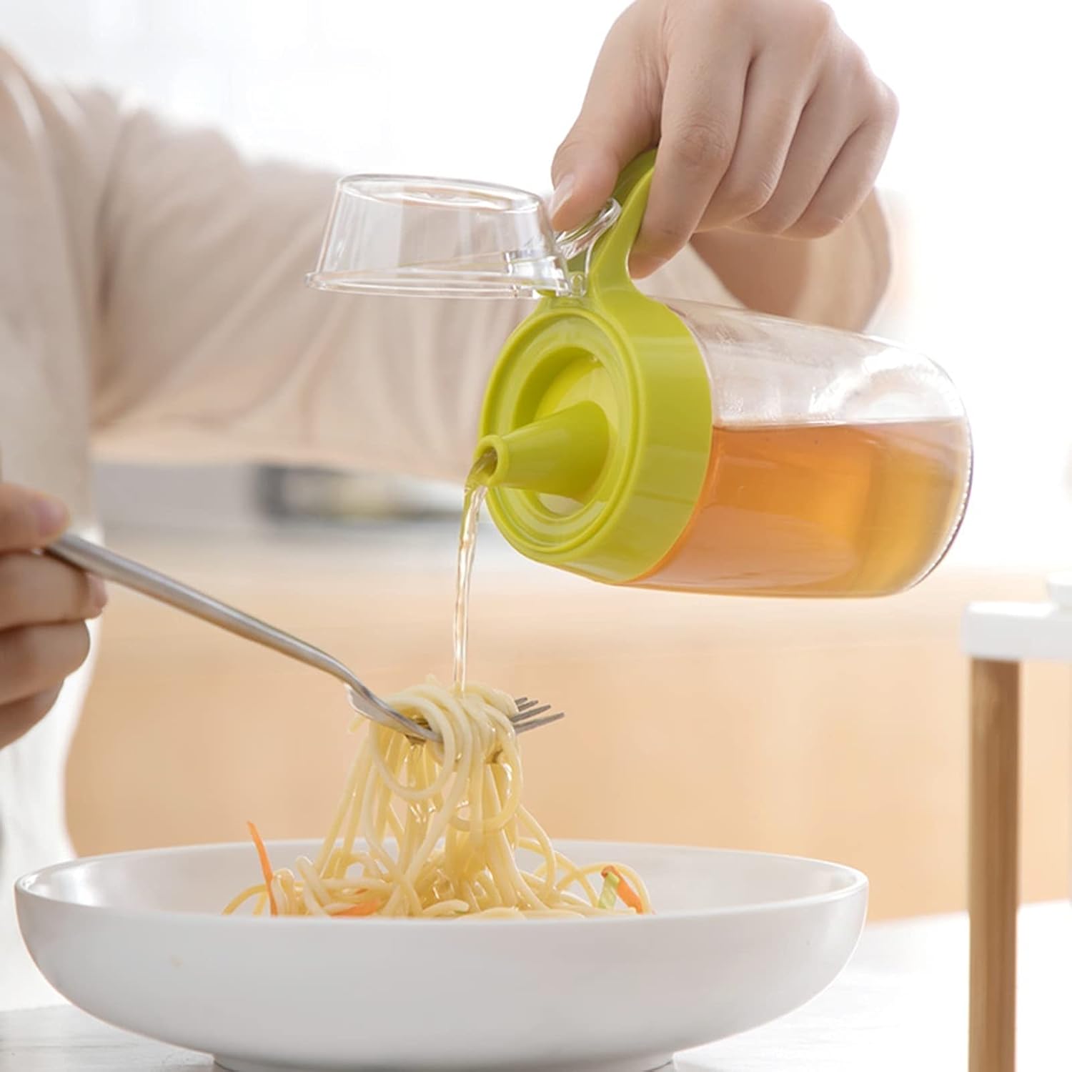 oil bottle Household Oil Dispenser with Handle and Push-on Lid 12.6 oz Glass Oil Bottle Multi-purpose Oiler for Oil, Vinegar, Soy Sauce oil sprayer(Color:B)