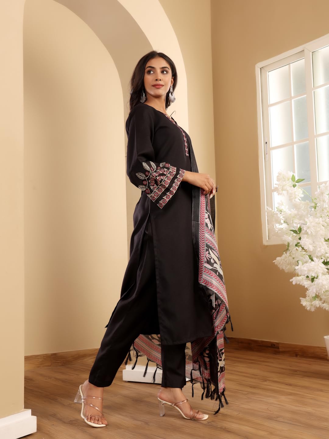 Varanga Thread Floral Embroidered Kurta Paired With Tonal Bottom And Printed Bhaghalpuri Dupatta Black