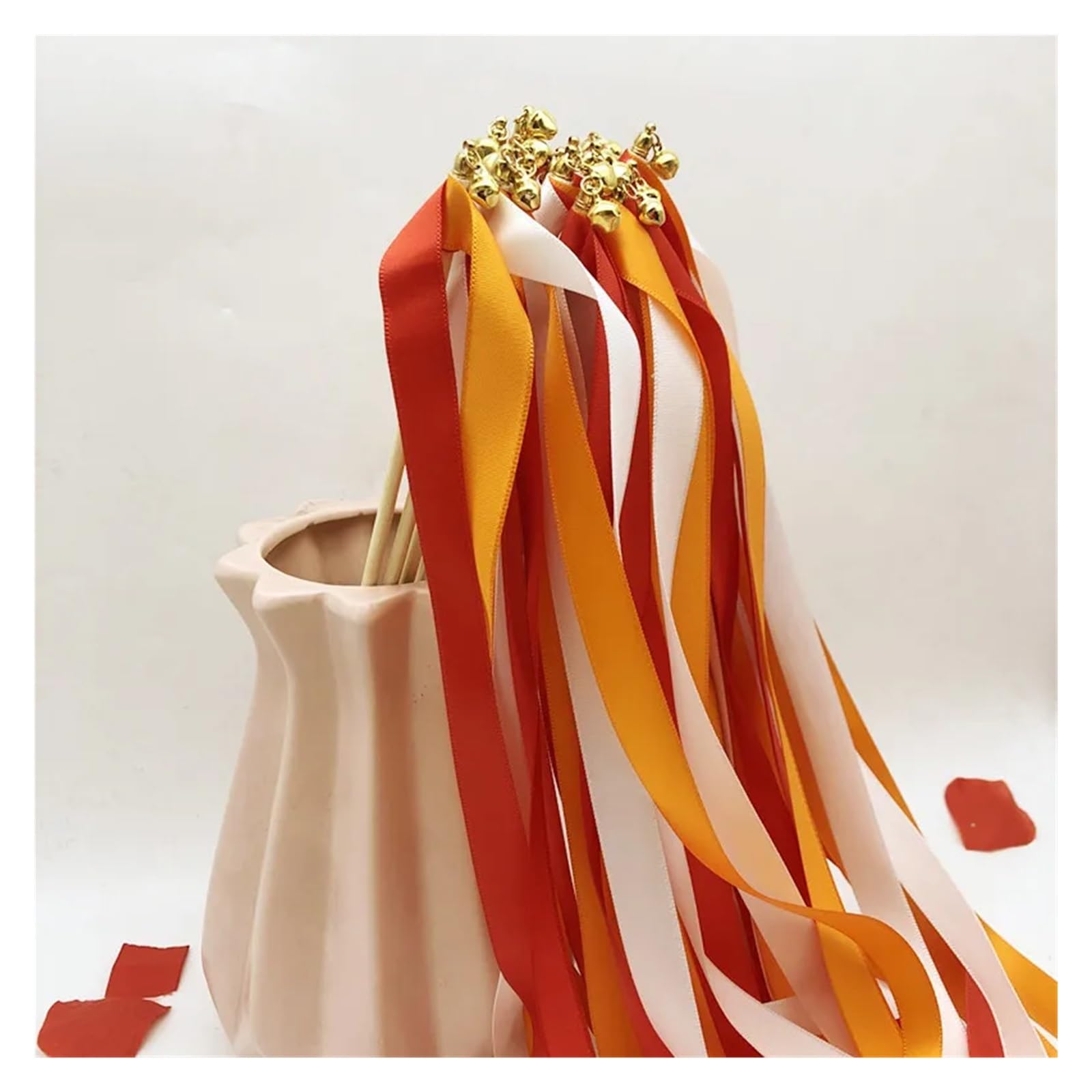 Baguettes mariage en ruban et serpentins pour fêter votre union