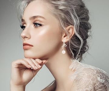 ピアス Monday Edition _ Tiny Pearl Pull Bow Earrings main_1_32_grande.webp?v=1714079096