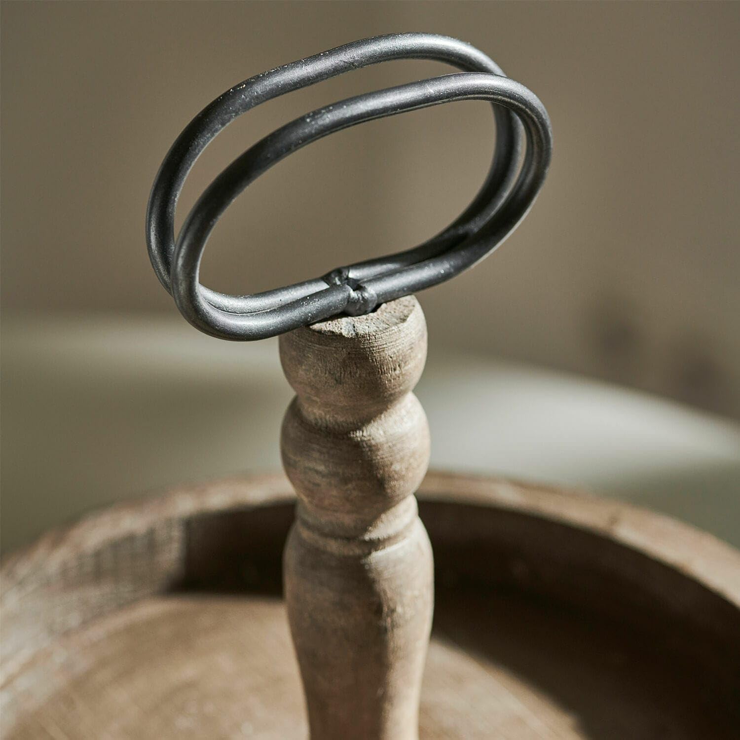 Loberon Etagere Amboise, braun | zweistöckig, gedrechselte Stange, formschöner Tragegriff, Servierhelfer, Dekoration, Tannenholz, Eisen