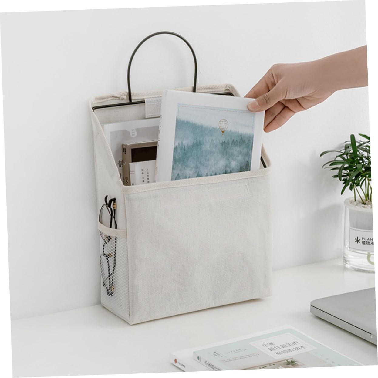 BESTYASH 2 pezzi Borsa Portaoggetti da Parete in Tessuto Pieghevole con Gancio Adesivo Organizer Multiuso per Camera Cucina e Armadio Resistente e Leggera Colori Grigio e Bianco