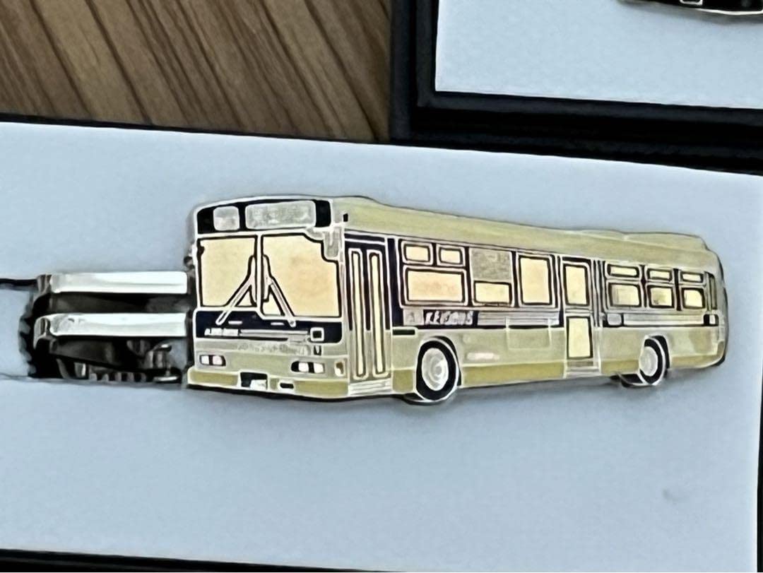 Amazon.co.jp: 京王バス ネクタイピン タイピン : ファッション 