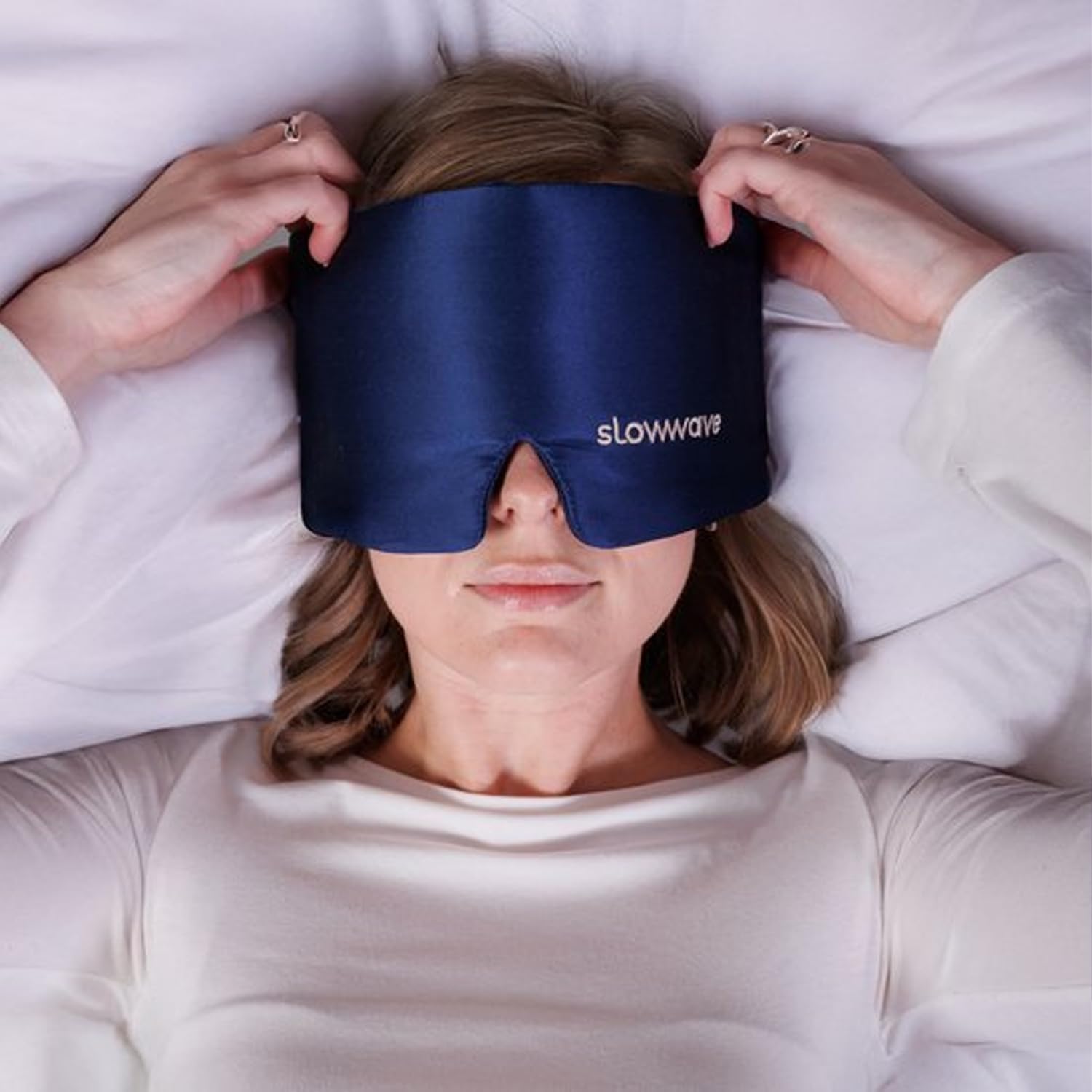 Slowwave Premium Silk Sleep Mask - 3D - 100% Verdunkelung - konturierte Augenpartie - Premium Schlafmasken aus Maulbeerseide - Hypoallergen und atmungsaktiv - Sleep mask - alle Schlafpositionen - Blau