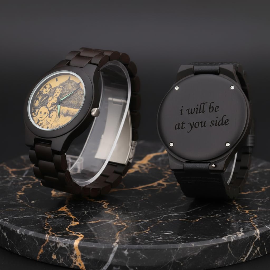 El reloj de madera para hombre para casas de árbol cuenta con un movimiento de cuarzo japonés. Es un reloj de pulsera personalizable elegante y único con una caja de nogal negro.